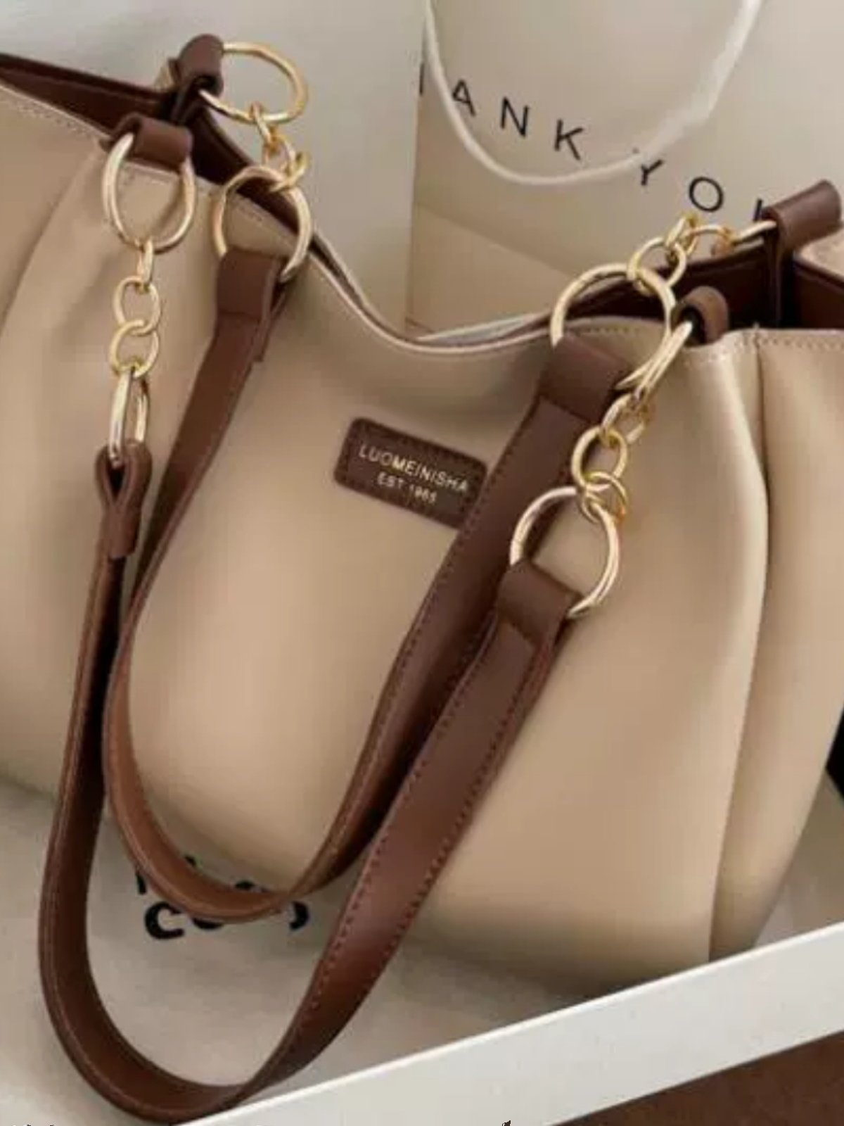 Versatile commuter shoulder bag for women